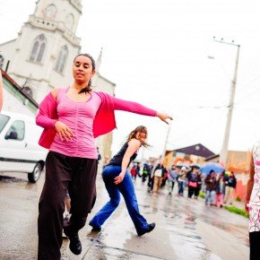 Un organismo, bailarines de locales en experiencia creativa con Iván Sánchez / Foto www.denisadonis.cl