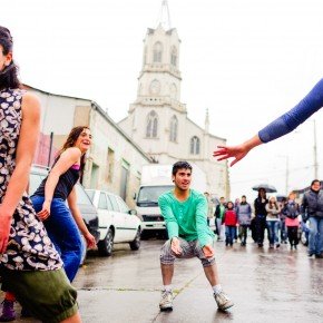Un organismo, bailarines de locales en experiencia creativa con Iván Sánchez / Foto www.denisadonis.cl