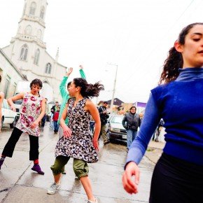 Un organismo, bailarines de locales en experiencia creativa con Iván Sánchez / Foto www.denisadonis.cl